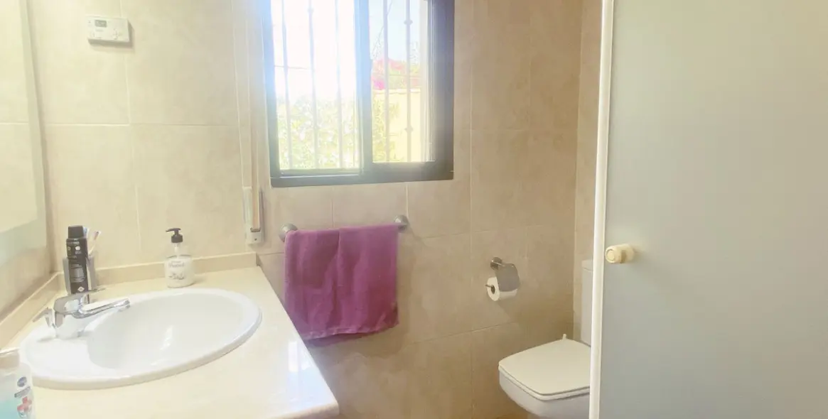 Продажа  отдельно стоящей виллы в Marbella East (район Elviria) 10