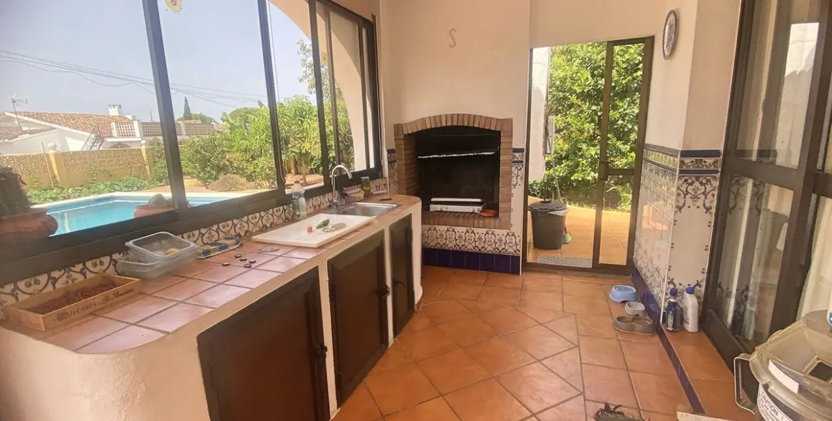 Продажа  отдельно стоящей виллы в Marbella East (район Elviria) 11