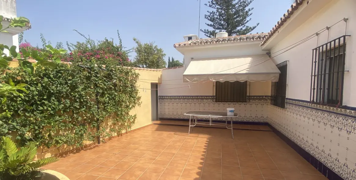 Продажа  отдельно стоящей виллы в Marbella East (район Elviria) 13