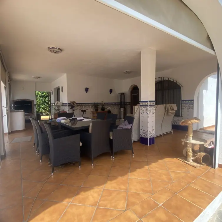 Продажа  отдельно стоящей виллы в Elviria