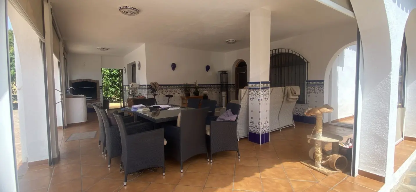 Продажа  отдельно стоящей виллы в Elviria 1