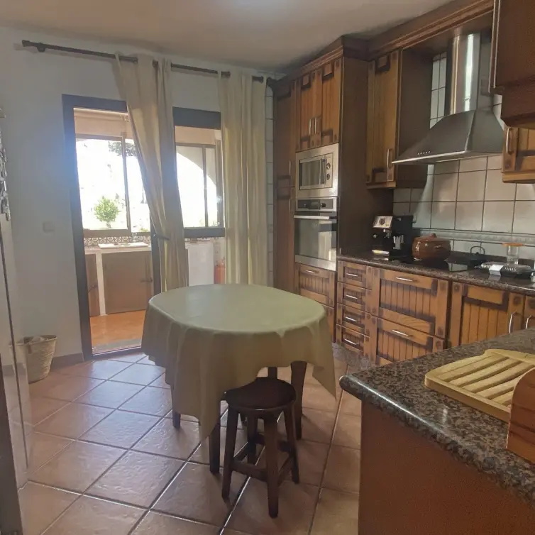 Продажа  отдельно стоящей виллы в Elviria
