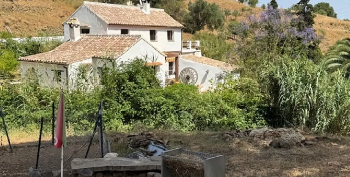 Venta de finca - cortijo en Casares 1