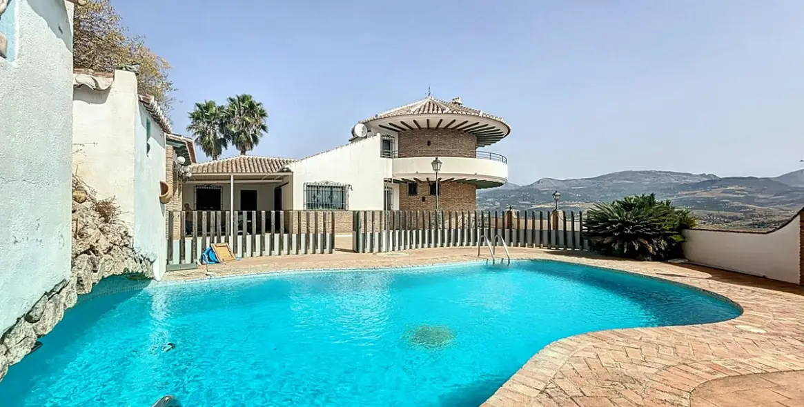 Sale of detached villa in La Viñuela 1