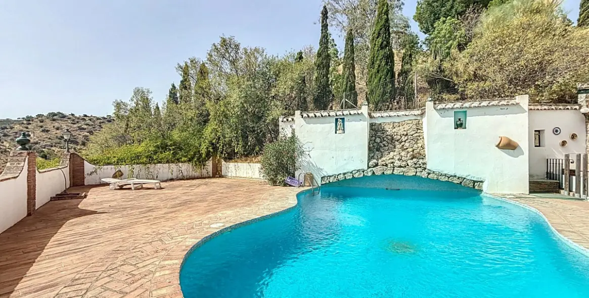 Sale of detached villa in La Viñuela 2