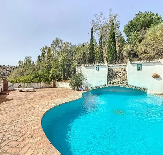 Detached villa R5131735