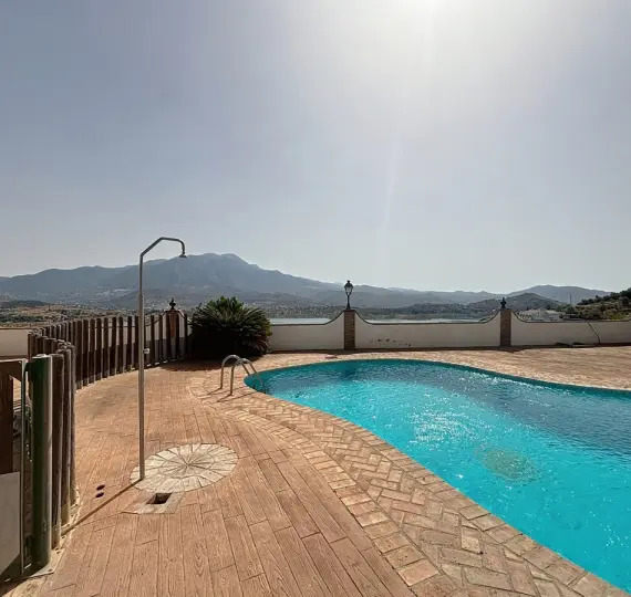 Detached villa R5131735