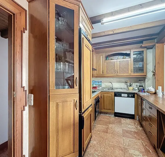 Detached villa R5131735