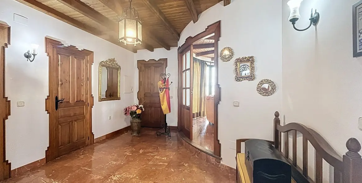 Sale of detached villa in La Viñuela 15