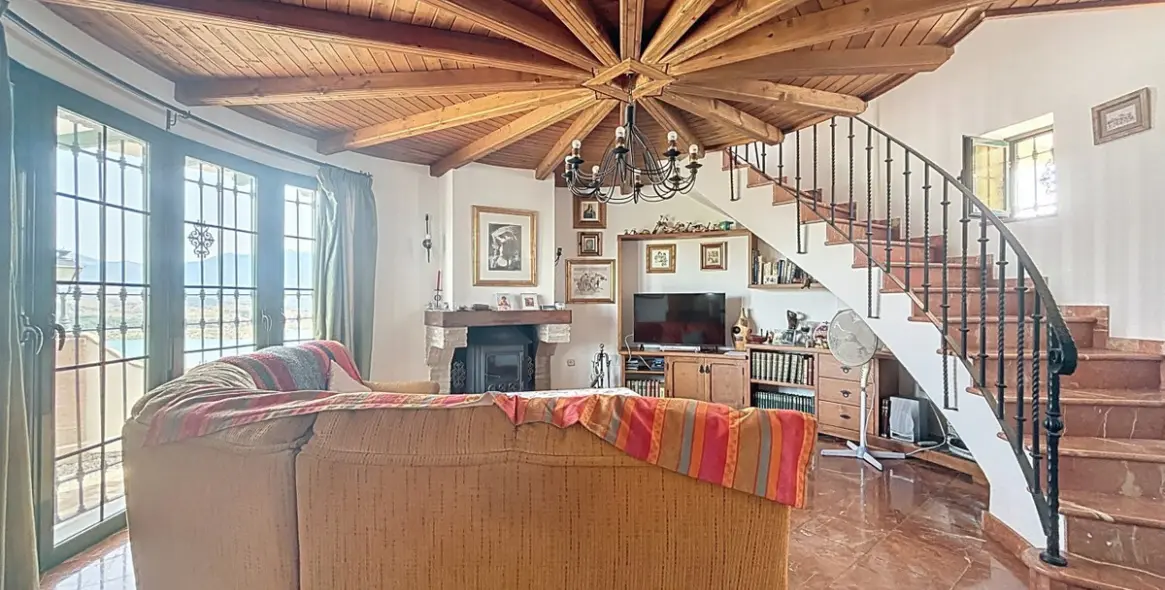 Sale of detached villa in La Viñuela 18