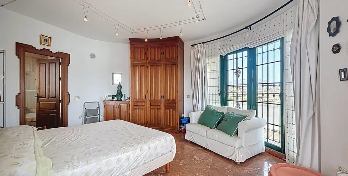 Sale of detached villa in La Viñuela 23