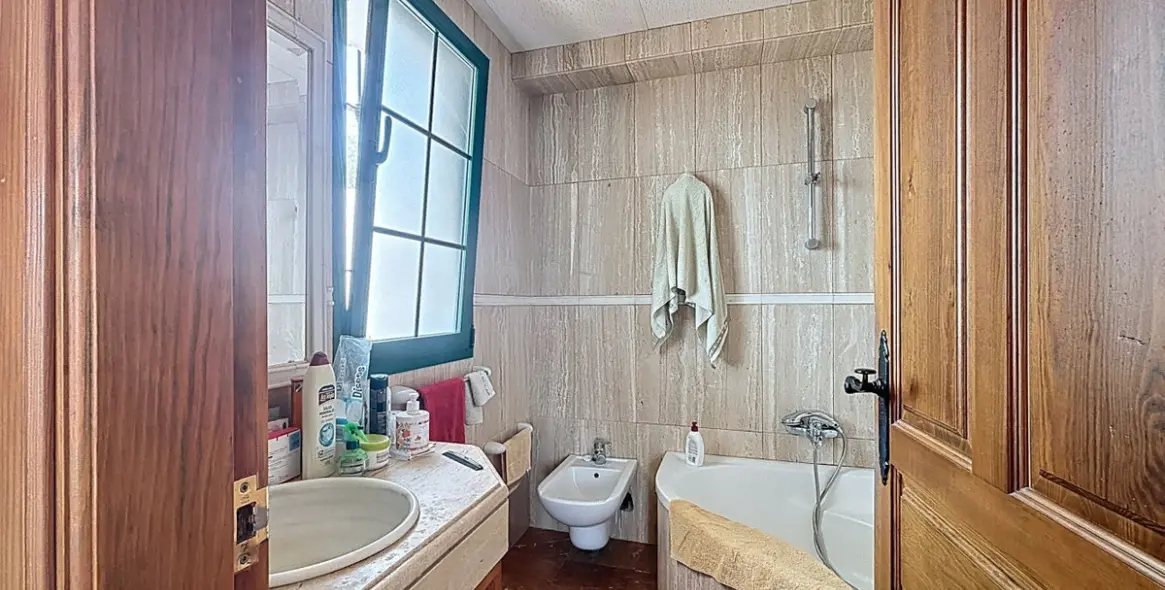 Sale of detached villa in La Viñuela 25