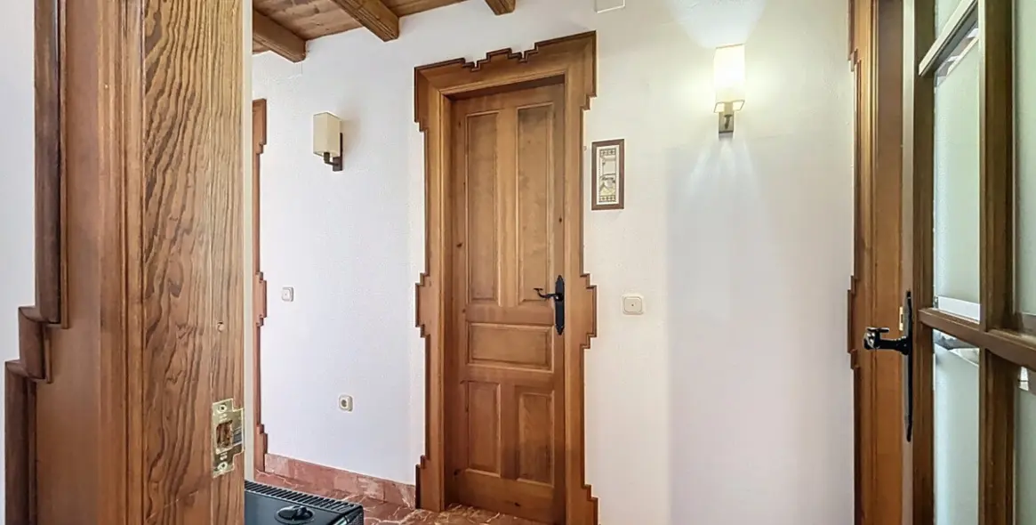 Sale of detached villa in La Viñuela 26