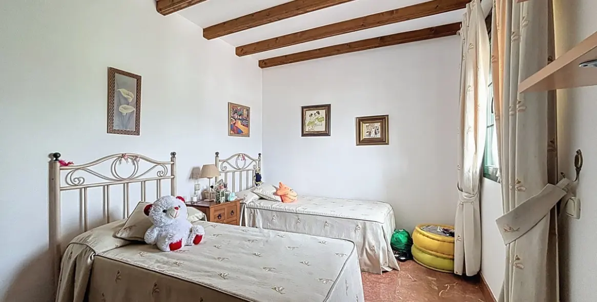 Sale of detached villa in La Viñuela 27