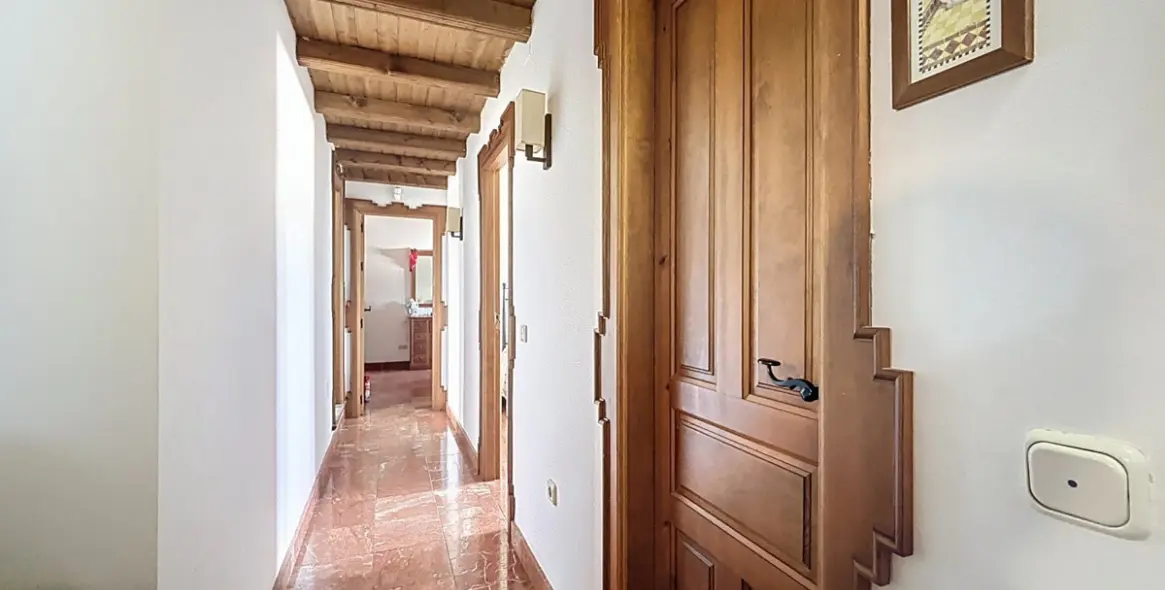 Sale of detached villa in La Viñuela 28