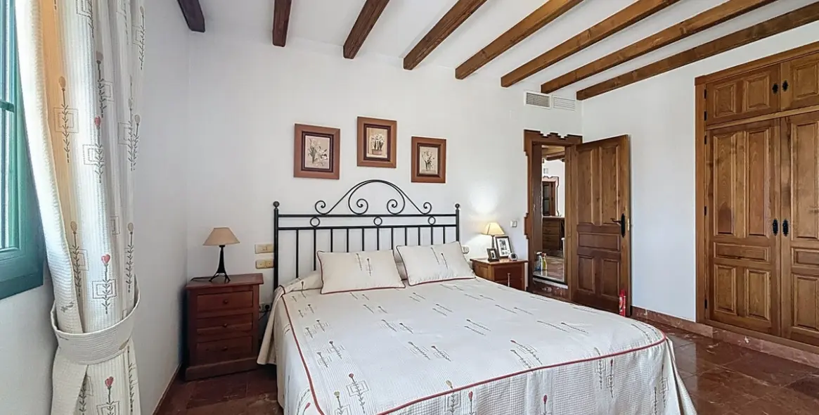 Sale of detached villa in La Viñuela 32