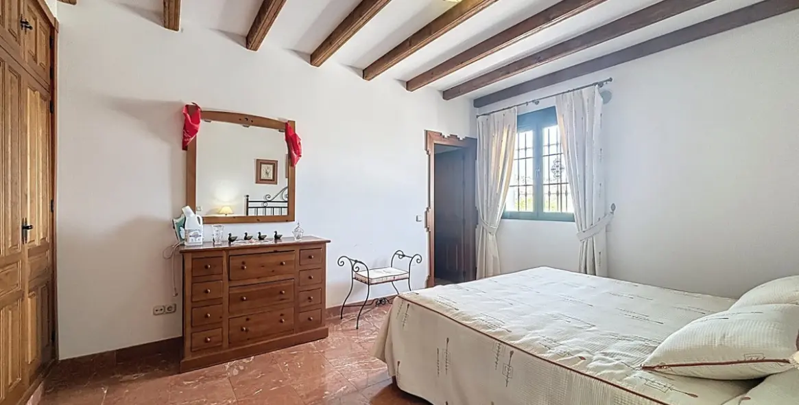 Sale of detached villa in La Viñuela 33