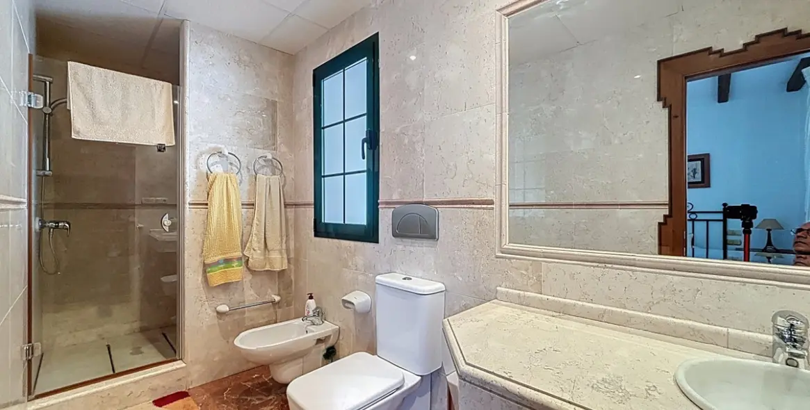 Sale of detached villa in La Viñuela 34