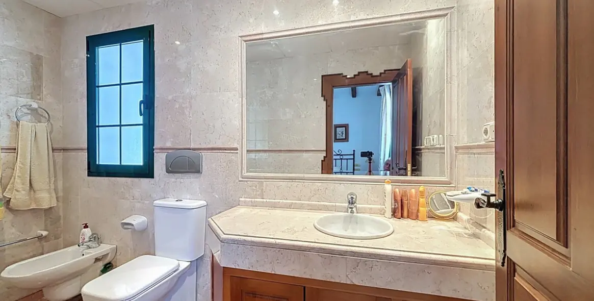 Sale of detached villa in La Viñuela 35