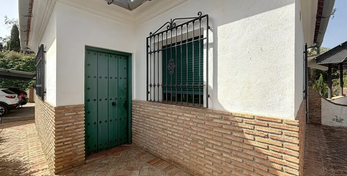 Sale of detached villa in La Viñuela 39