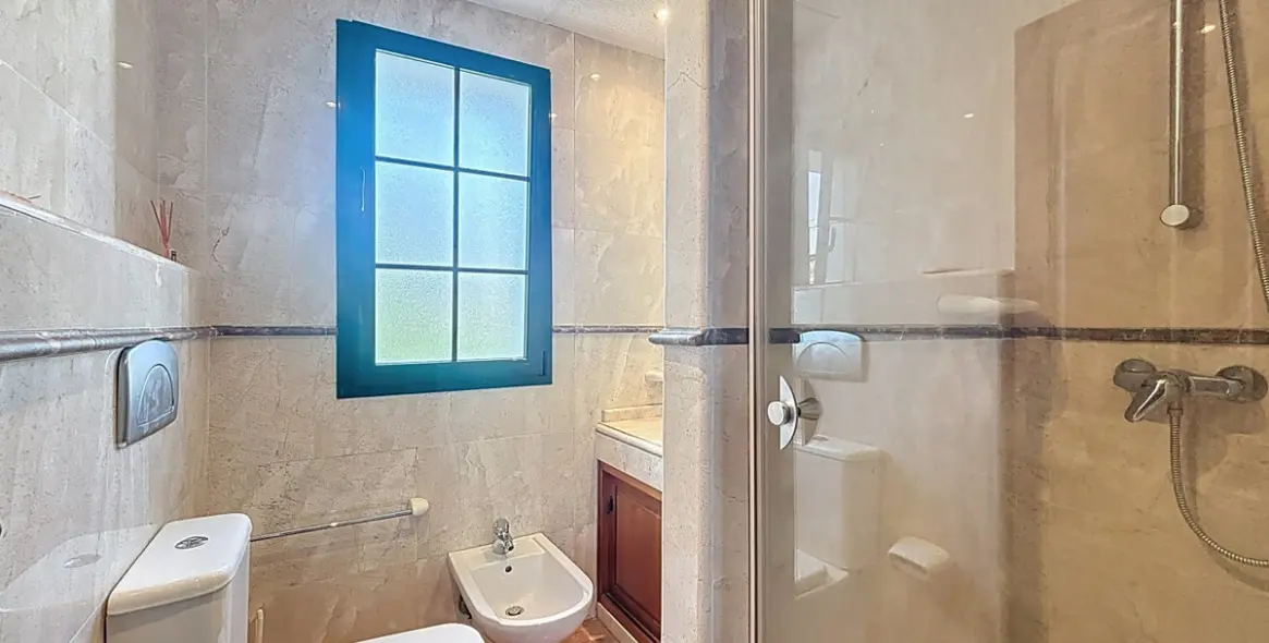 Sale of detached villa in La Viñuela 44