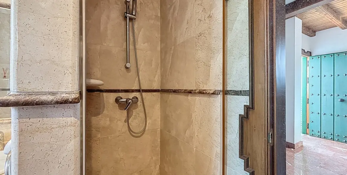 Sale of detached villa in La Viñuela 45