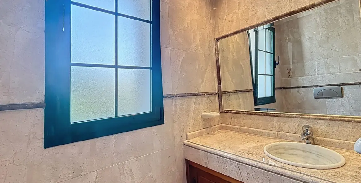 Sale of detached villa in La Viñuela 46