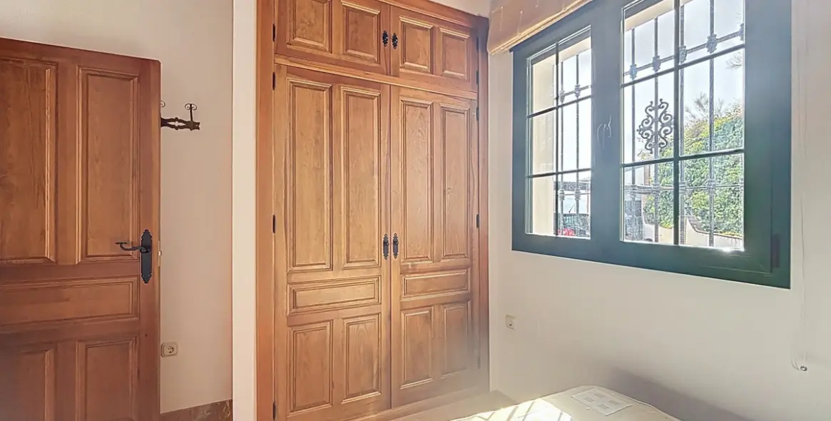 Sale of detached villa in La Viñuela 48