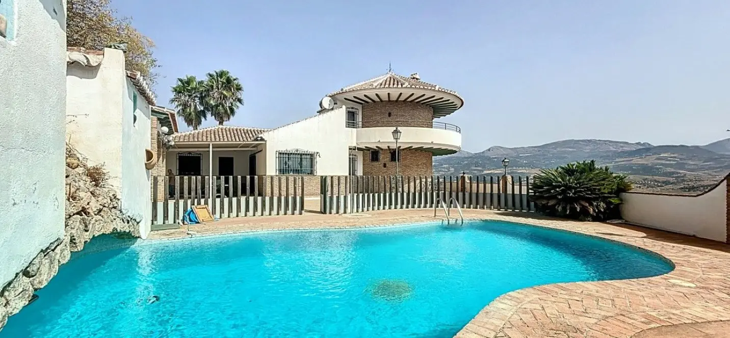 Sale of detached villa in La Viñuela 0