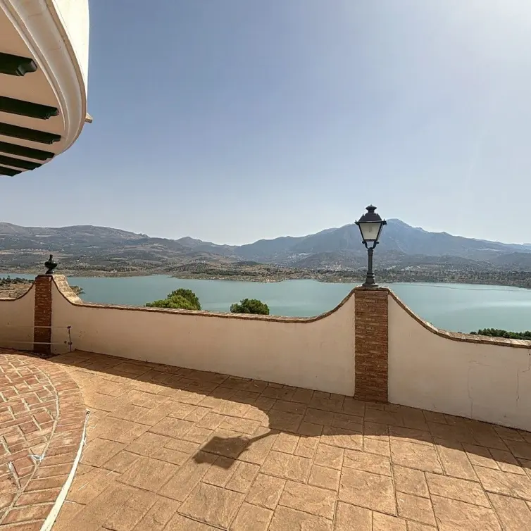Sale of detached villa in La Viñuela