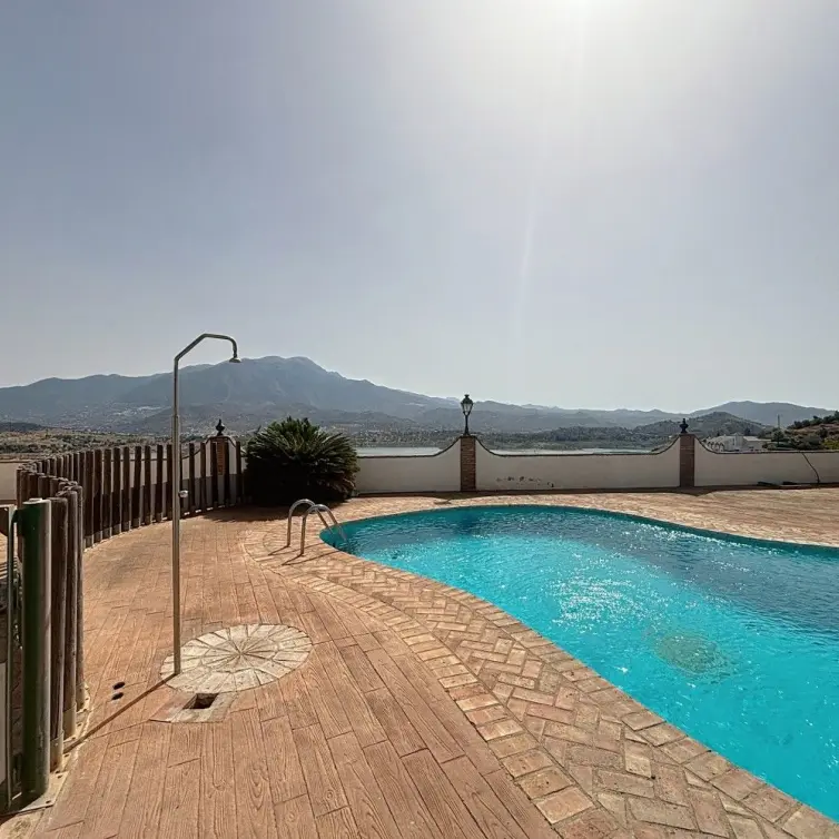 Sale of detached villa in La Viñuela