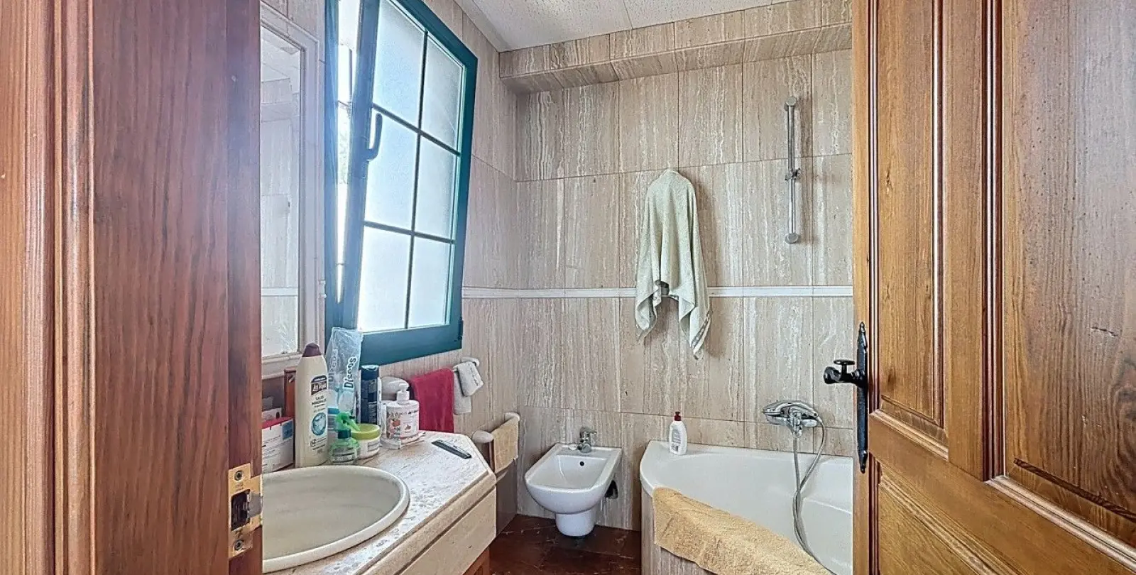 Sale of detached villa in La Viñuela 25