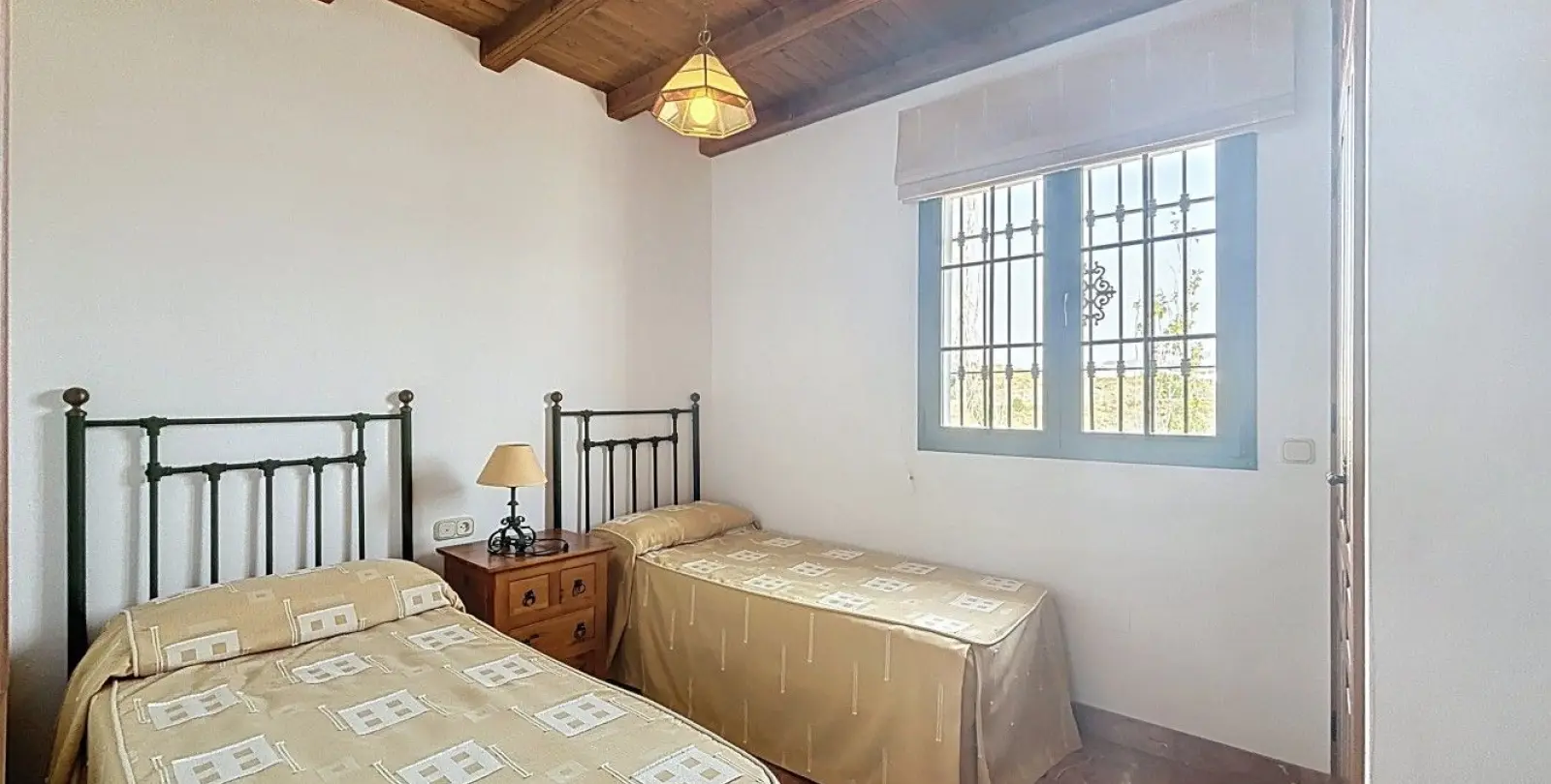 Sale of detached villa in La Viñuela 47