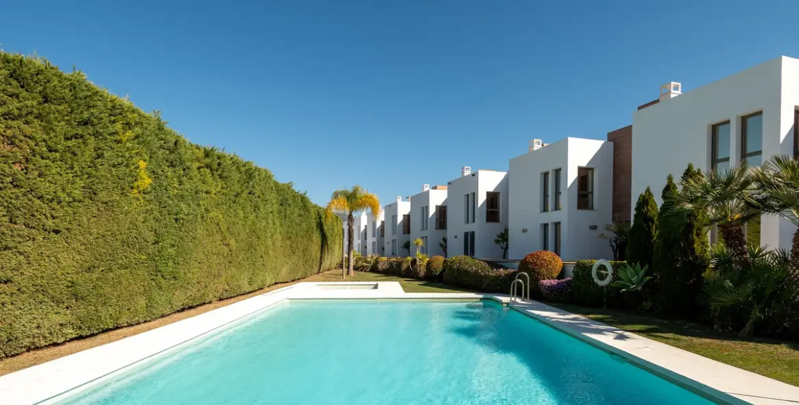 Продажа дома на две семьи в Benahavís 1