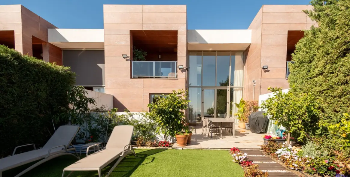 Продажа дома на две семьи в Benahavís 3