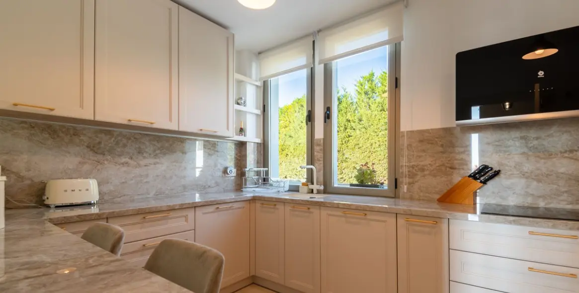 Продажа дома на две семьи в Benahavís 16