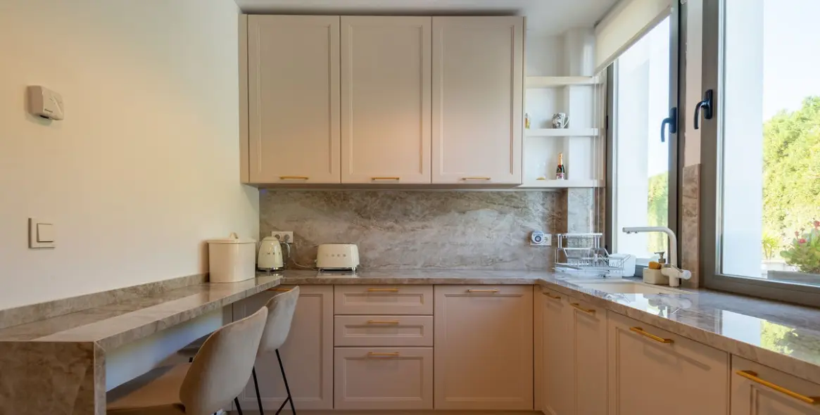 Продажа дома на две семьи в Benahavís 18