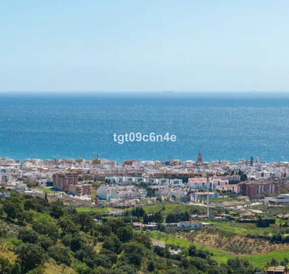 Продажа  жилого участка в Estepona