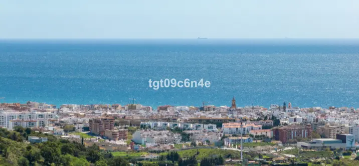 Продажа  жилого участка в Estepona 0