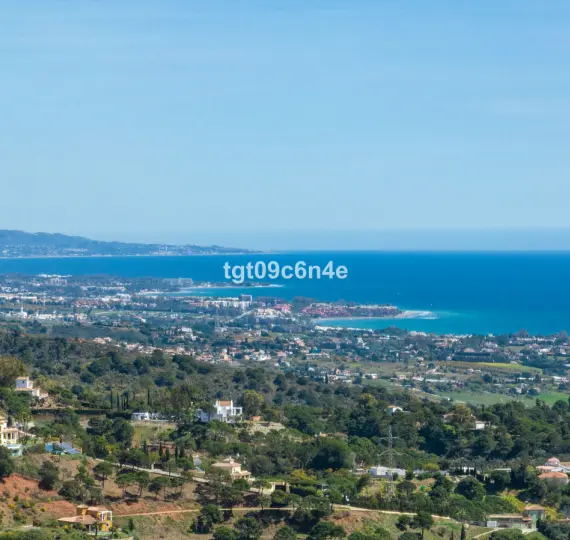 Продажа  жилого участка в Estepona