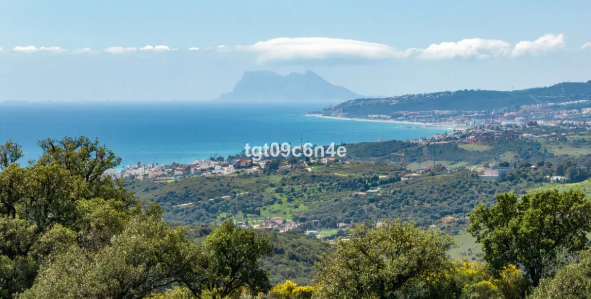 Venta de parcela residencial en Estepona 3