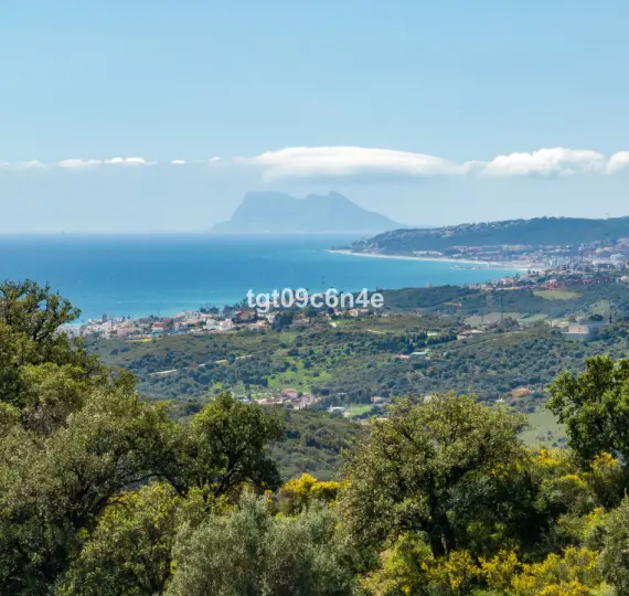 Продажа  жилого участка в Estepona