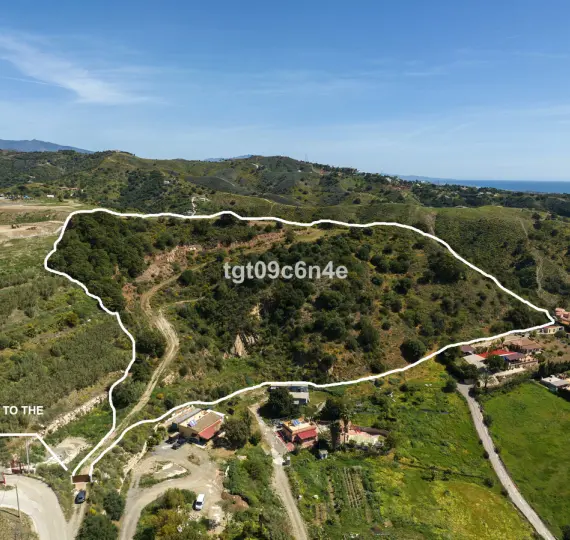 Продажа  жилого участка в Estepona