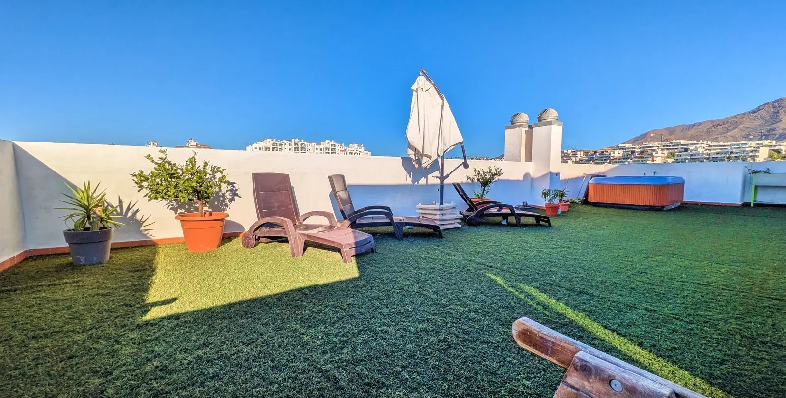 Sale of penthouse duplex in Estepona 2