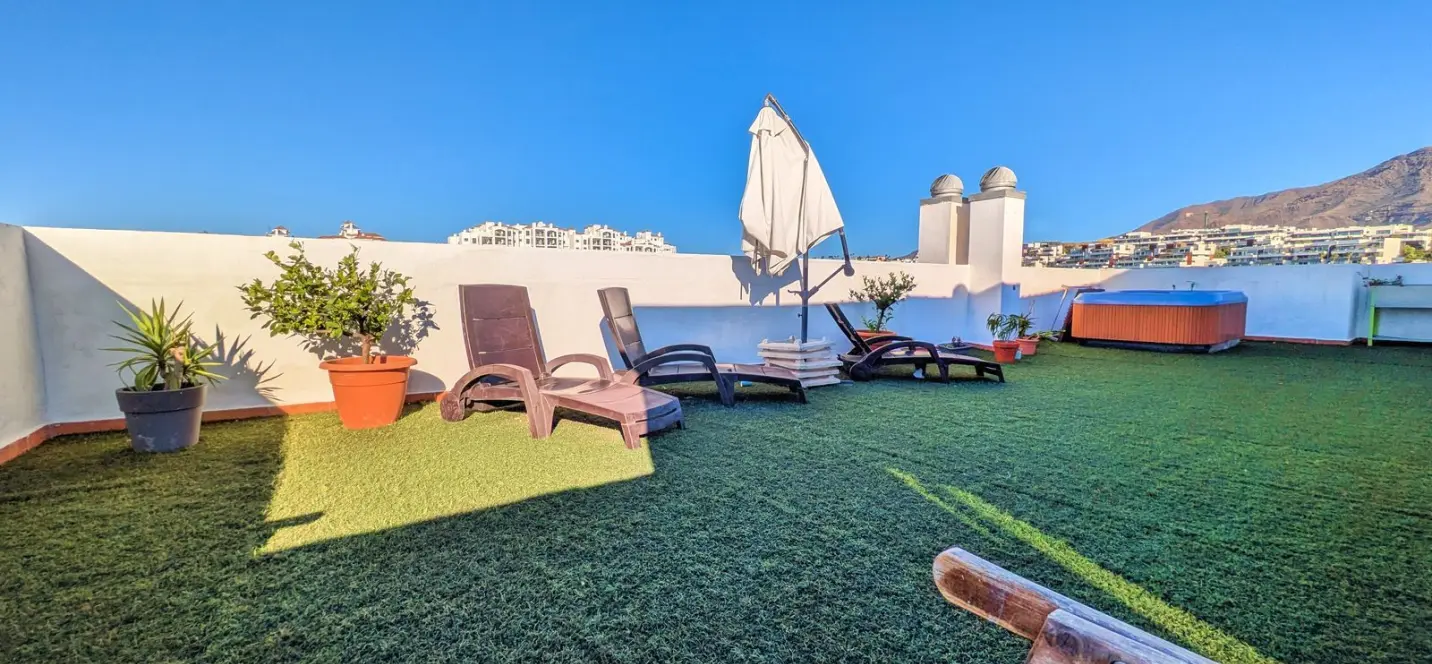 Sale of penthouse duplex in Estepona 1