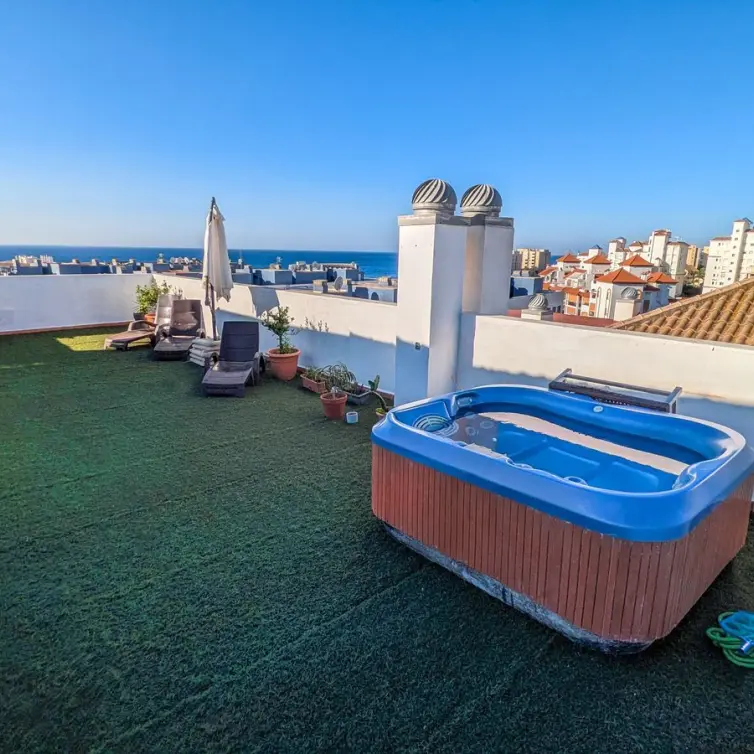 Sale of penthouse duplex in Estepona