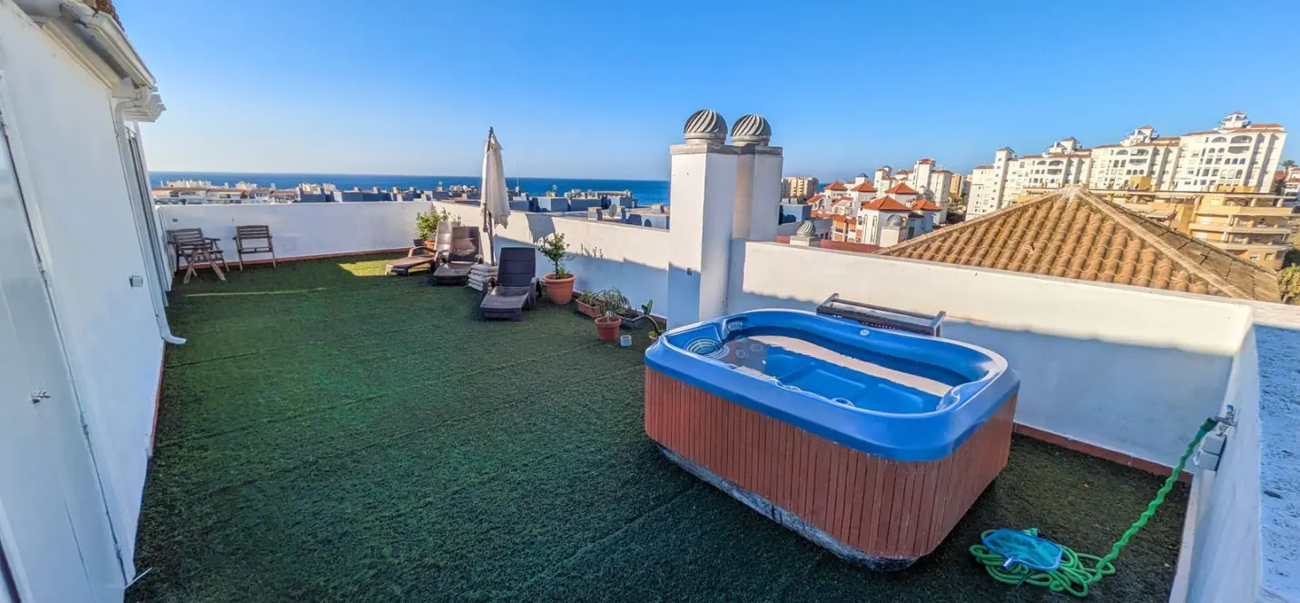 Sale of penthouse duplex in Estepona 3