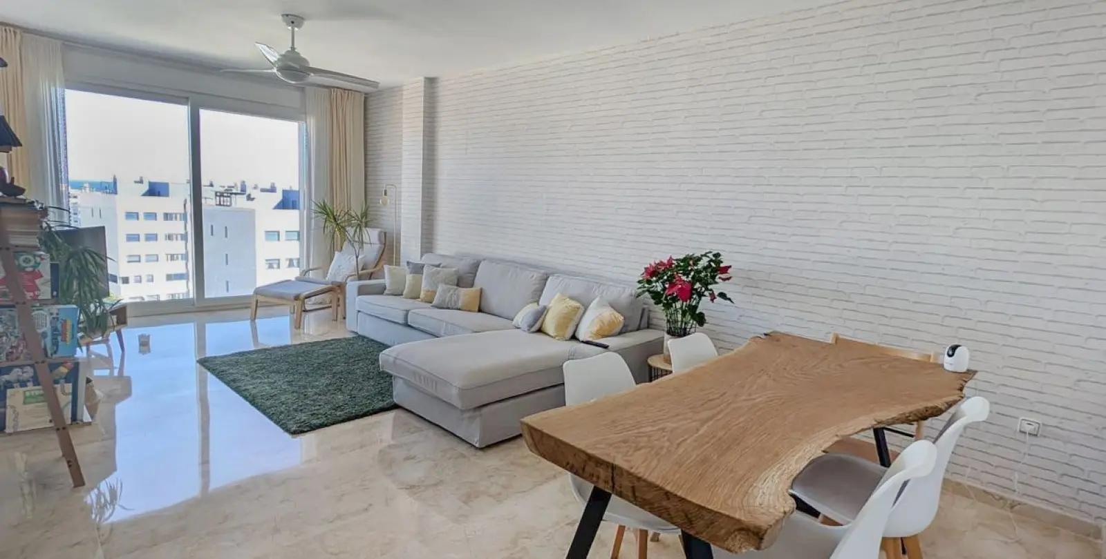 Sale of penthouse duplex in Estepona 9