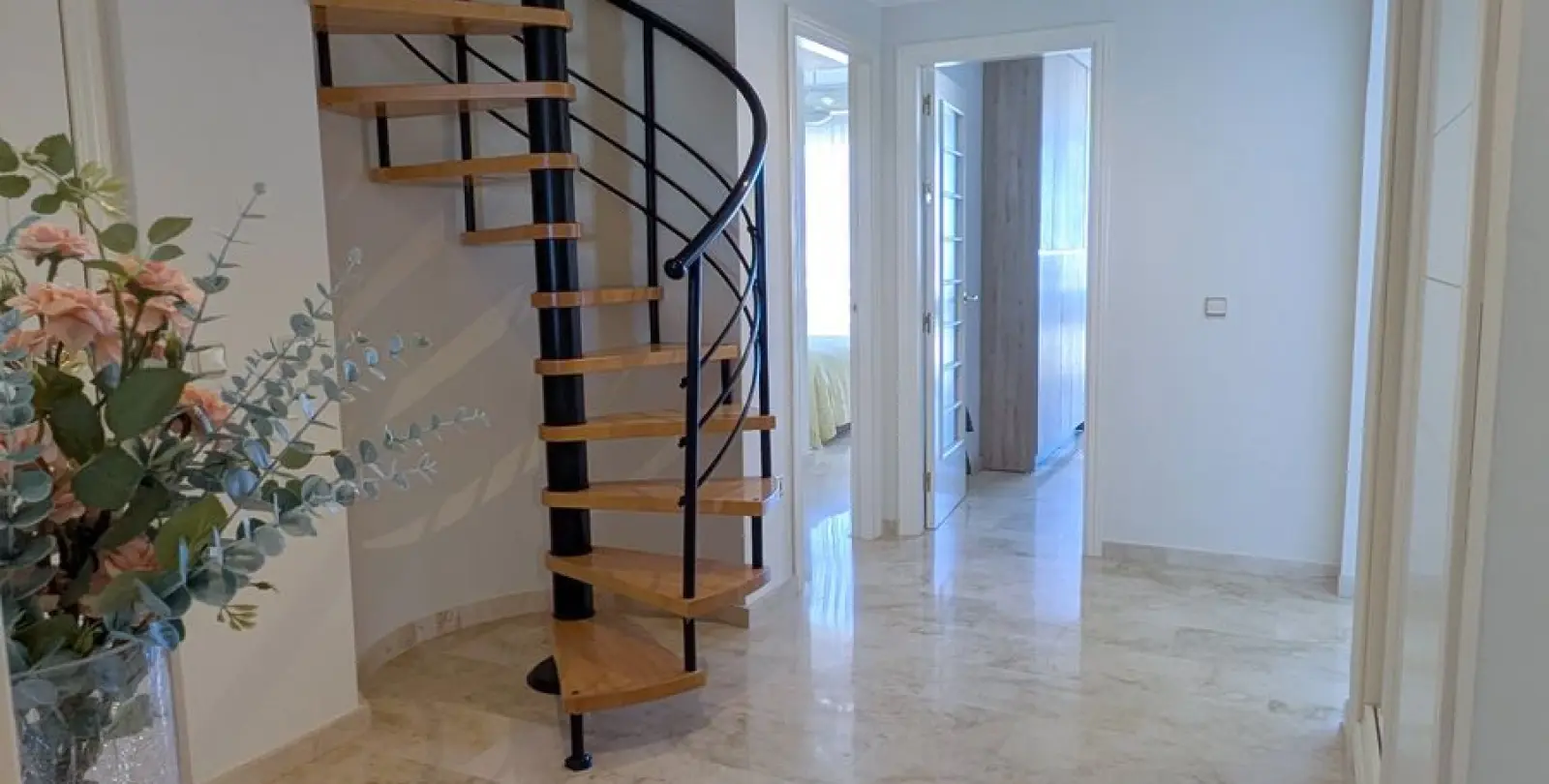 Sale of penthouse duplex in Estepona 10