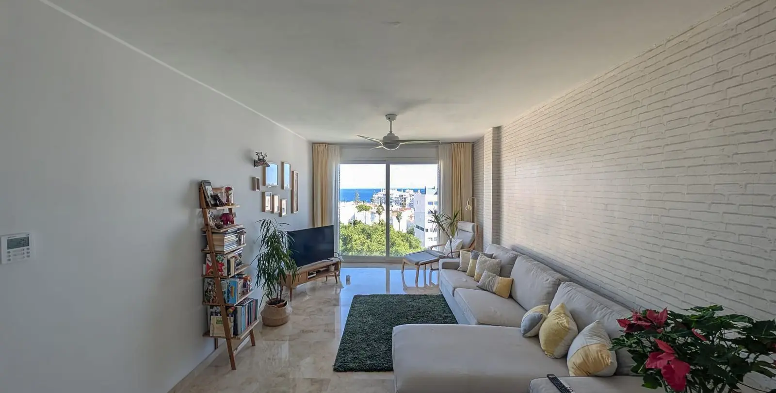 Sale of penthouse duplex in Estepona 13